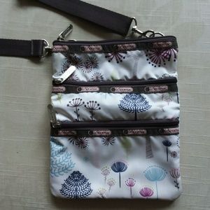 EUC Le Sportsac crossbody